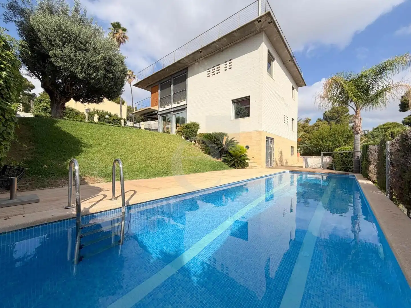 Vista exterior de Casa o xalet de lloguer en Paterna amb Aire condicionat i Piscina