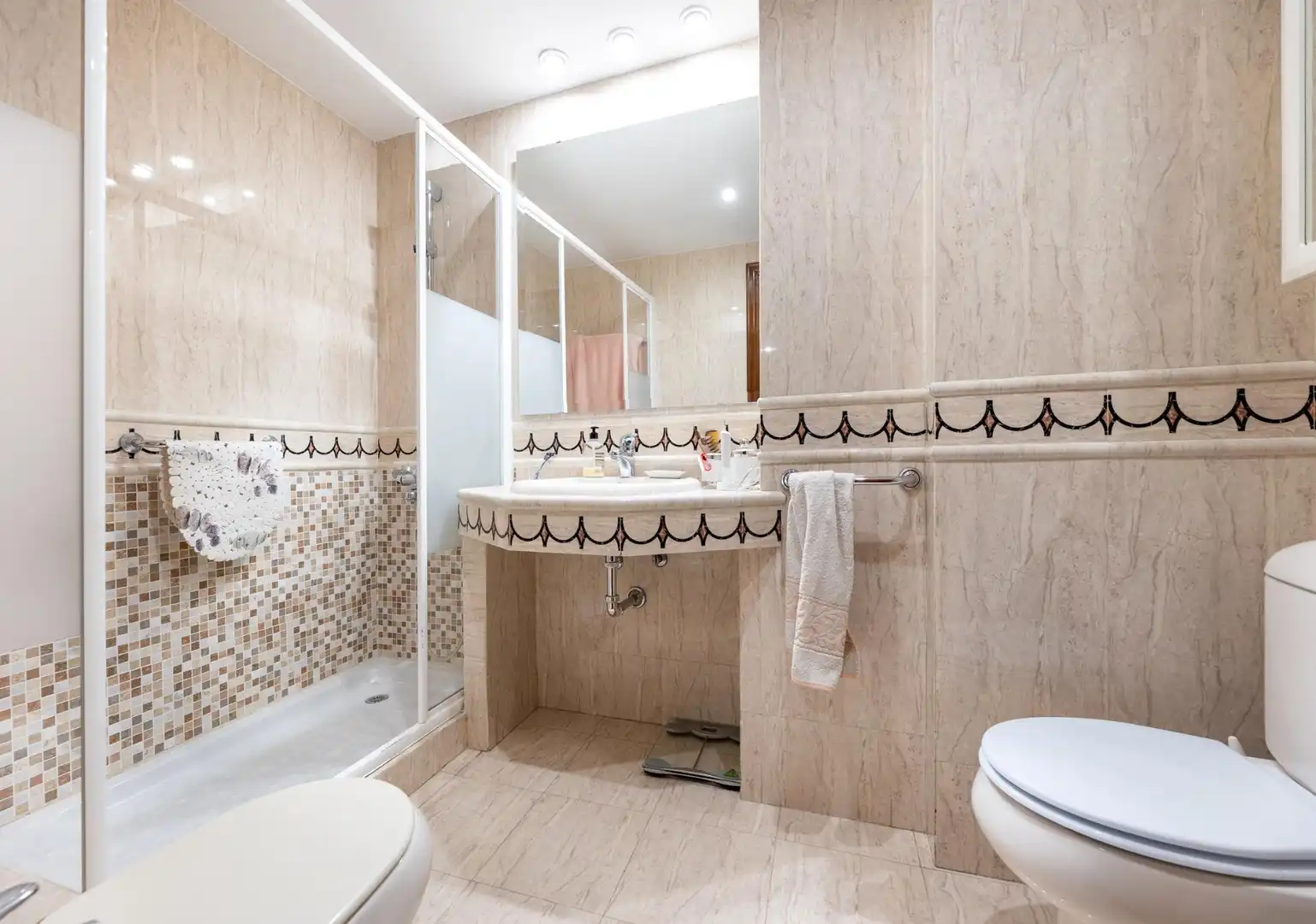 Bathroom of Flat for sale in Granada  with Terrace, Storage room and Balcony
