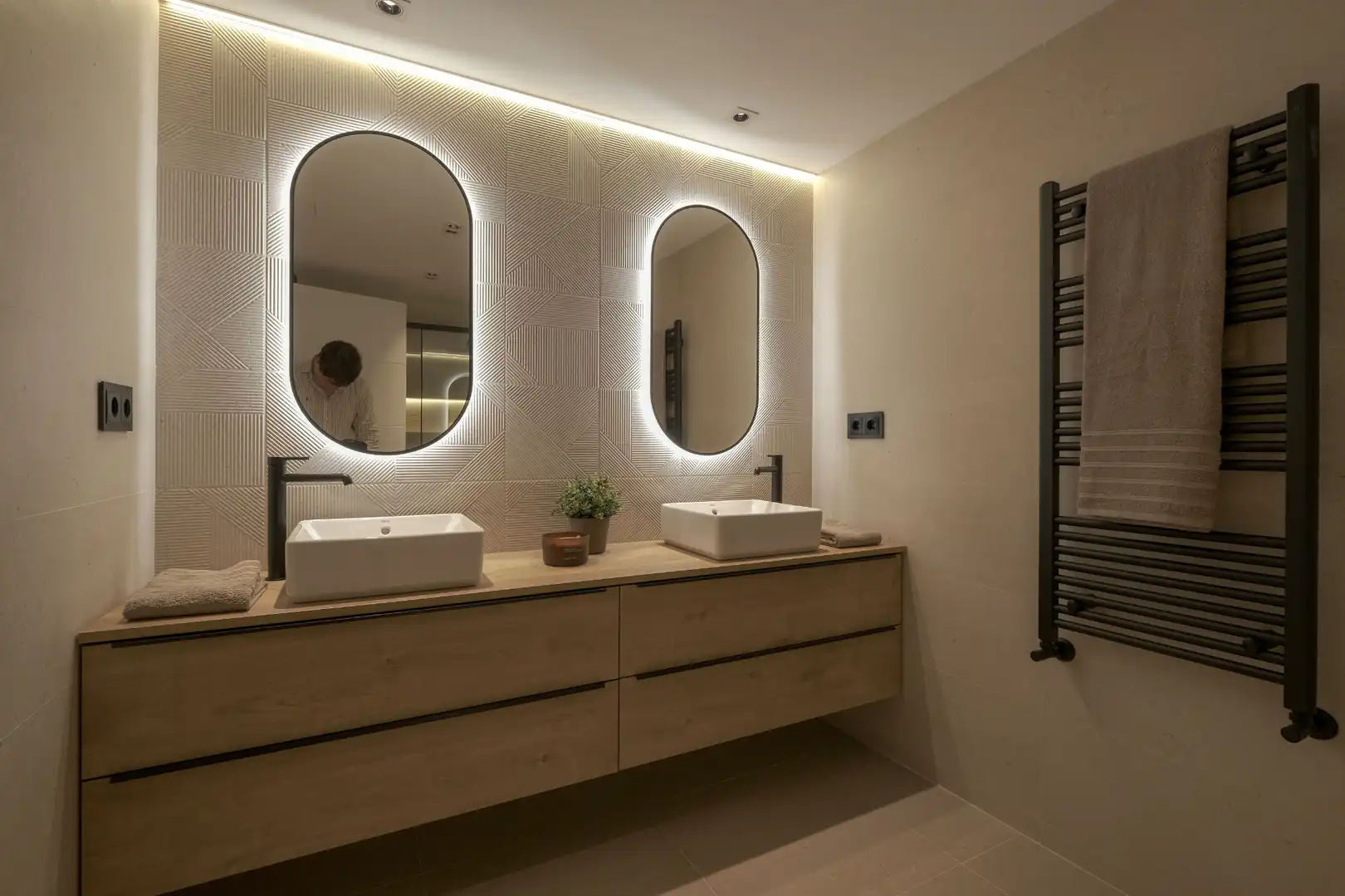 Bathroom of Flat for sale in Lleida  with Air Conditioner, Heating and Furnished