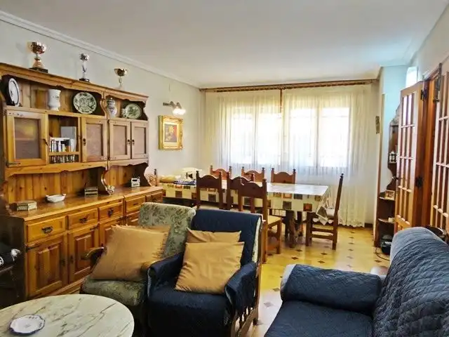 Sala d'estar de Casa adosada en venda en Santo Domingo de Silos amb Calefacció, Terrassa i Traster