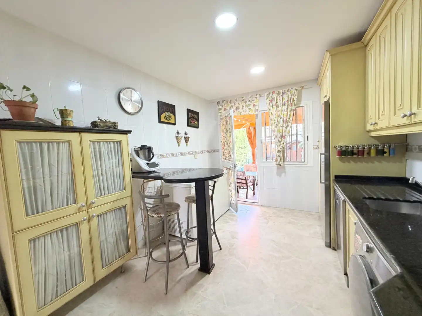 Kitchen of Detached homes for sale in Castilleja de Guzmán  with Air Conditioner, Terrace and Swimming Pool