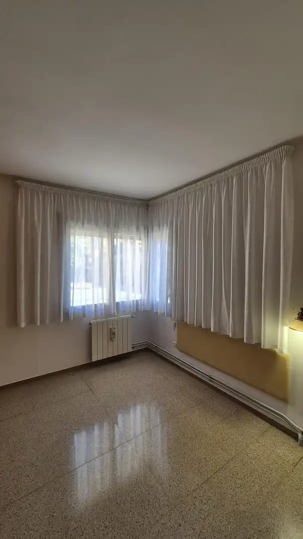 Dormitori de Casa o xalet de lloguer en Castellar del Vallès amb Calefacció, Jardí privat i Alarma