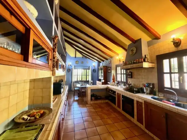 Cocina de Casa o chalet en venta en Marbella con Aire acondicionado, Calefacción y Jardín privado