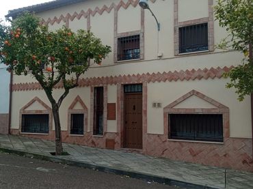 Casa amb balcó en venda a Calle MERINA