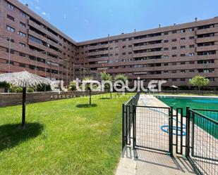 Vista exterior de Pis de lloguer en Seseña amb Terrassa, Piscina i Es permeten mascotes