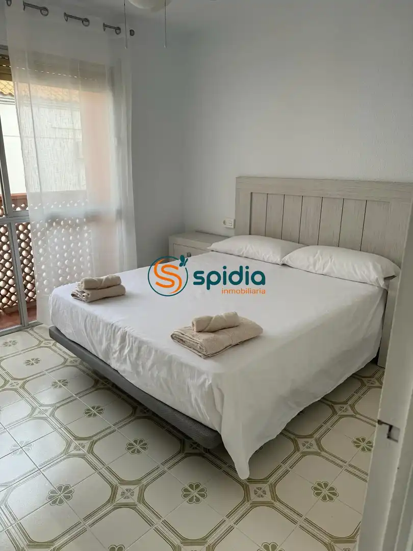 Dormitori de Apartament de lloguer en Águilas amb Aire condicionat i Moblat