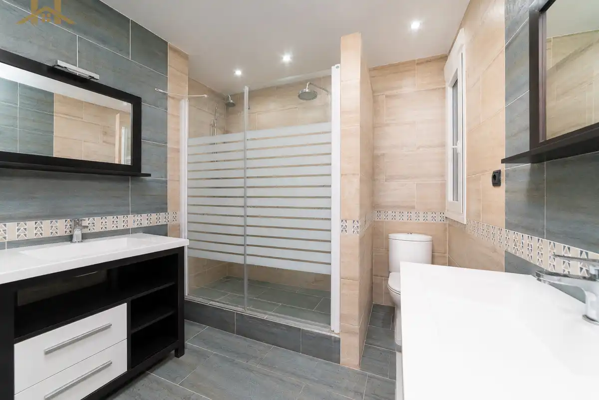 Baño de Casa o chalet en venta en Villaviciosa de Odón con Aire acondicionado, Calefacción y Jardín privado