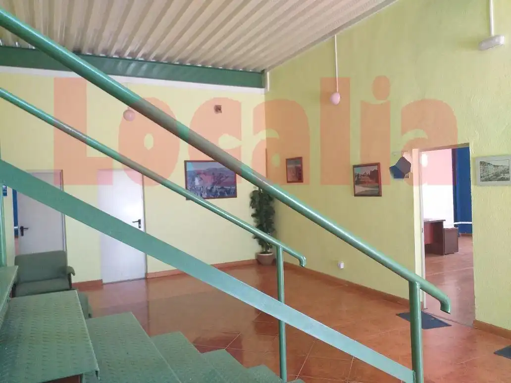 Oficina de alquiler en Camargo con Amueblado