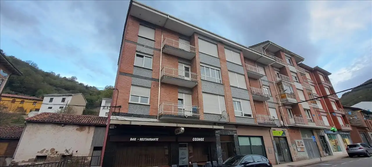 Vista exterior de Pis en venda en Aller amb Balcó