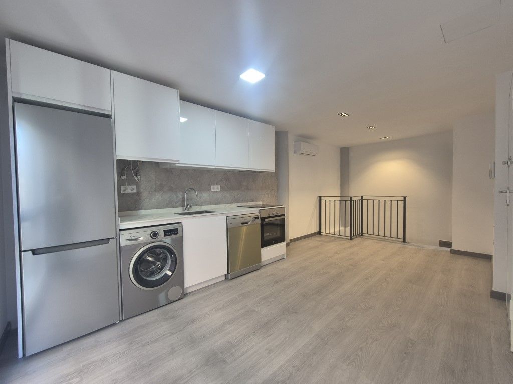 Kitchen of Flat for sale in  Zaragoza Capital  with Air Conditioner, Oven and Washing machine