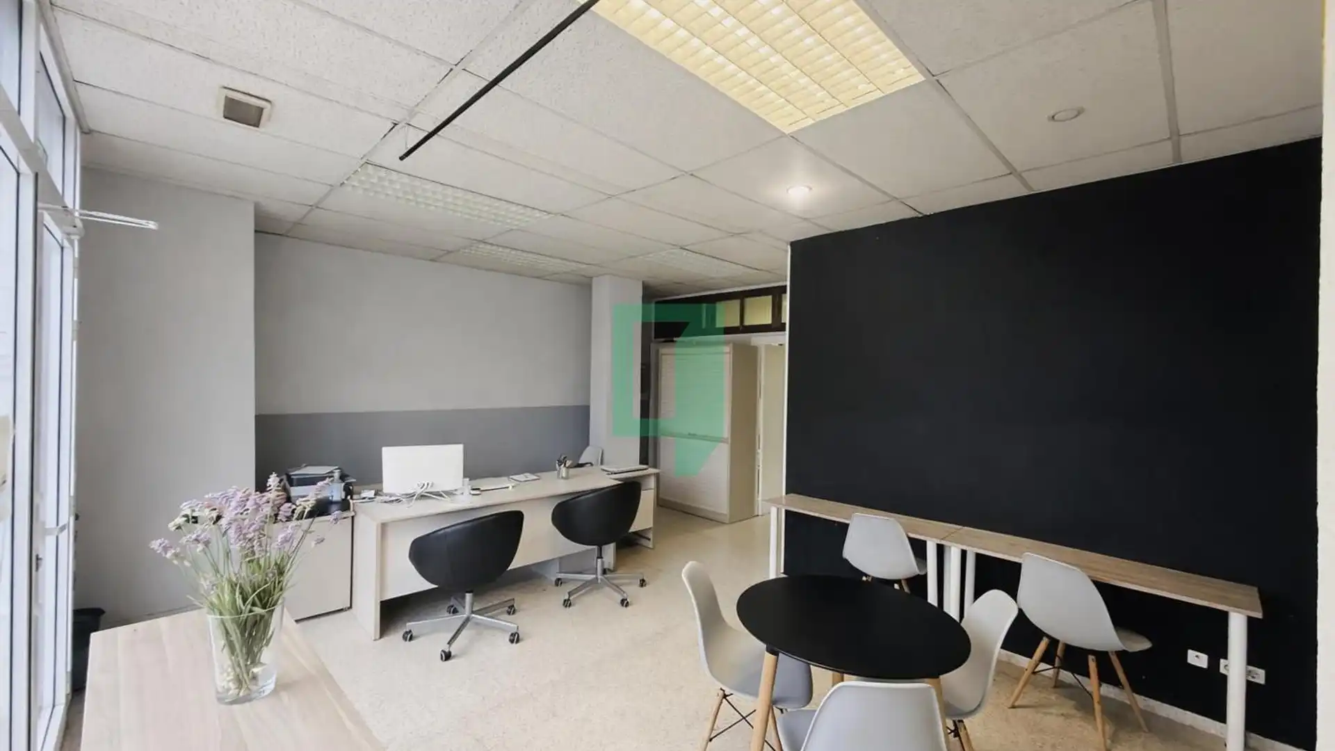 Premises for sale in Badalona  with Air Conditioner