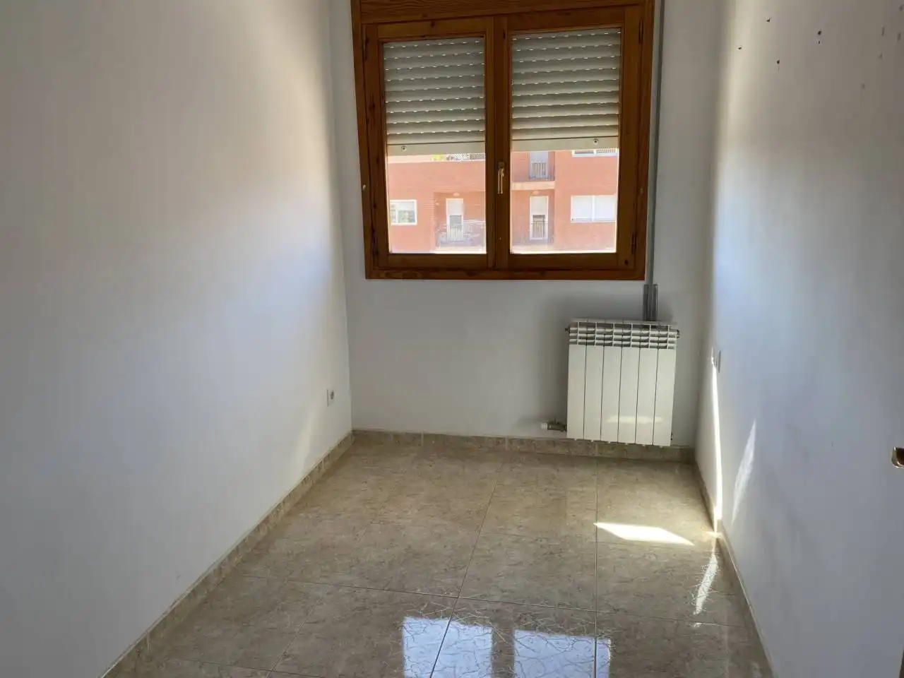 Schlafzimmer von Wohnung zur Miete in Alcañiz mit Heizung, Abstellraum und Balkon