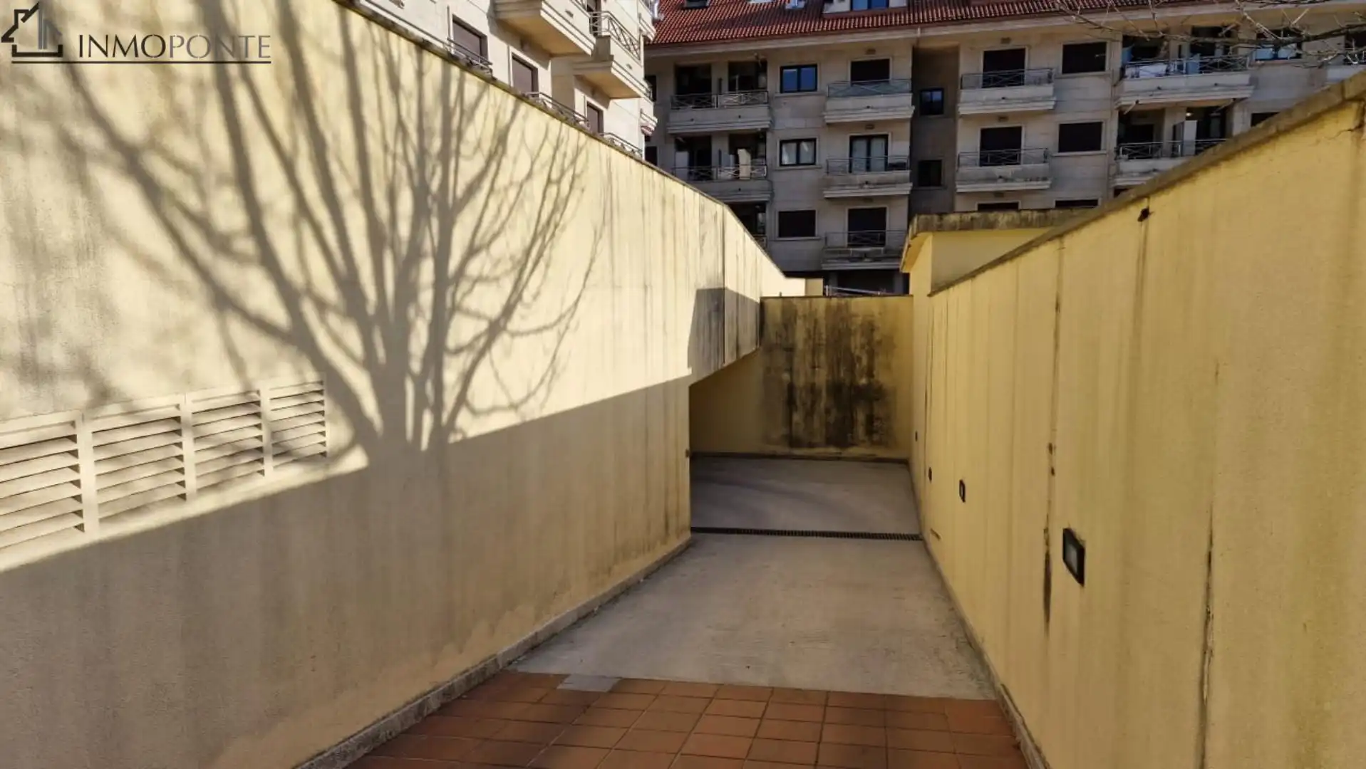 Außenansicht von Garage zur Miete in Sanxenxo