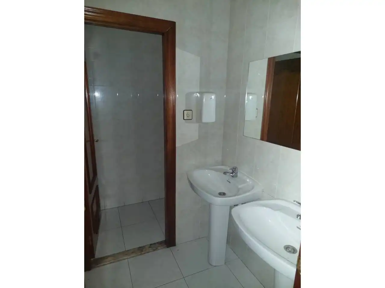 Badezimmer von Geschaftsraum zur Miete in Mieres (Asturias) mit Alarm