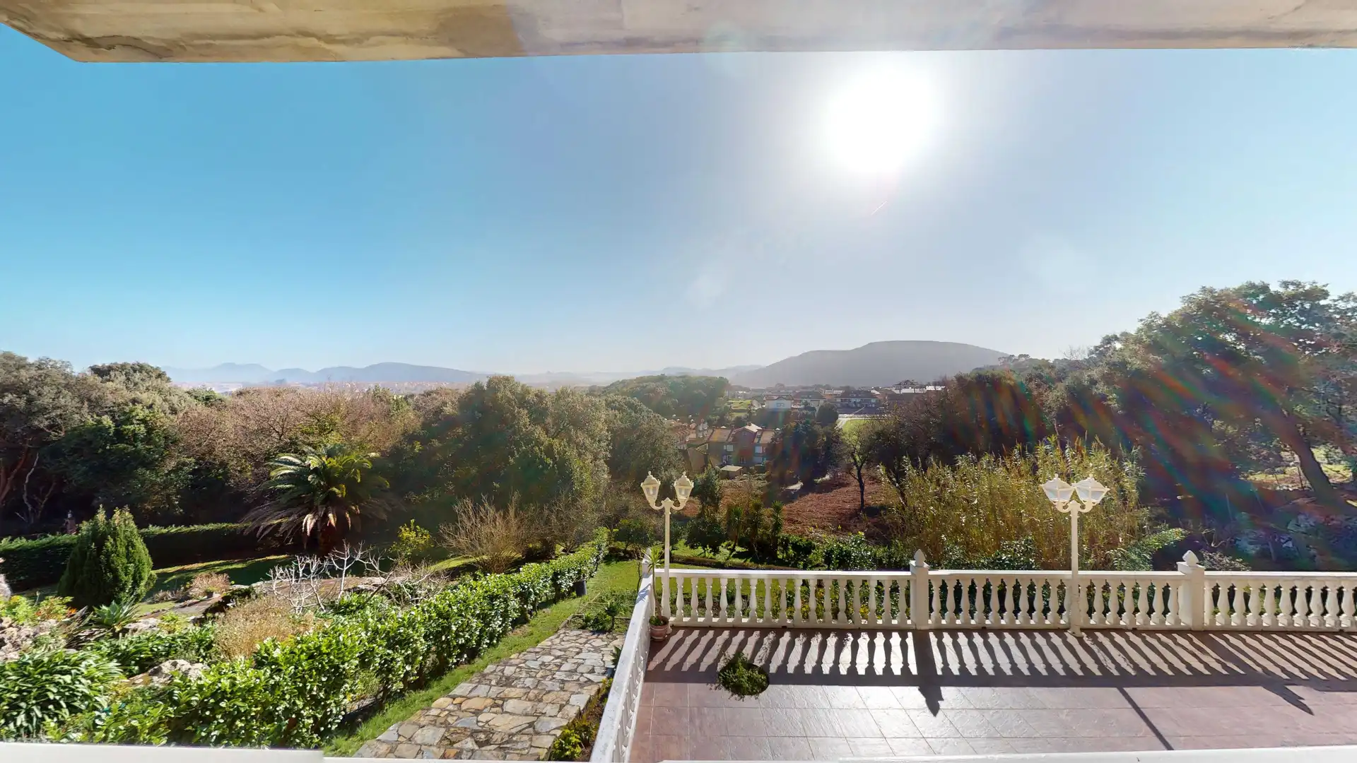 Jardí de Casa o xalet en venda en Arnuero amb Calefacció, Terrassa i Balcó
