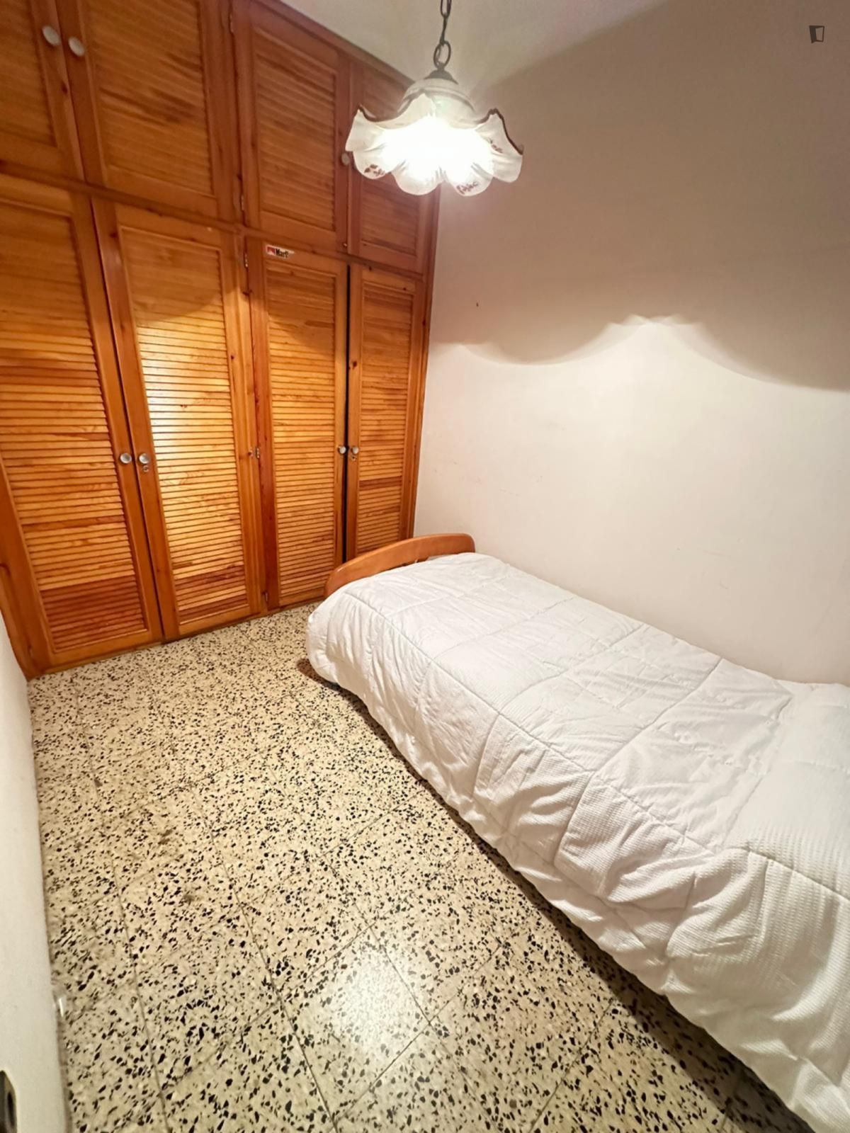 Dormitori de Apartament per a compartir en  Tarragona Capital amb Moblat, Forn i Internet