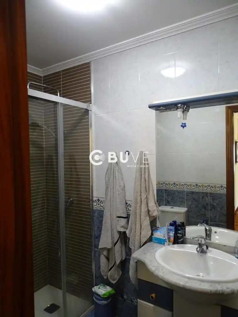 Baño de Dúplex en venta en Teo con Calefacción, Trastero y Amueblado