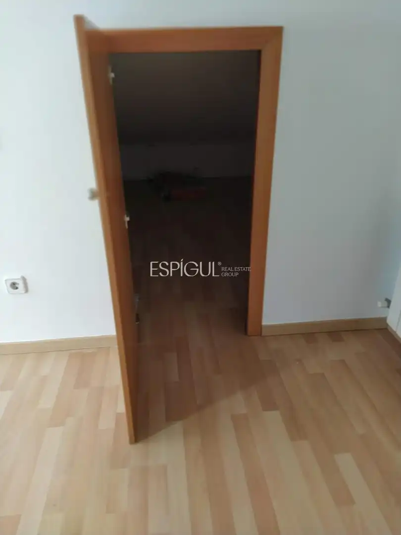Schlafzimmer von Maisonette zum Verkauf in Girona mit Klimaanlage, Heizung und Parkett