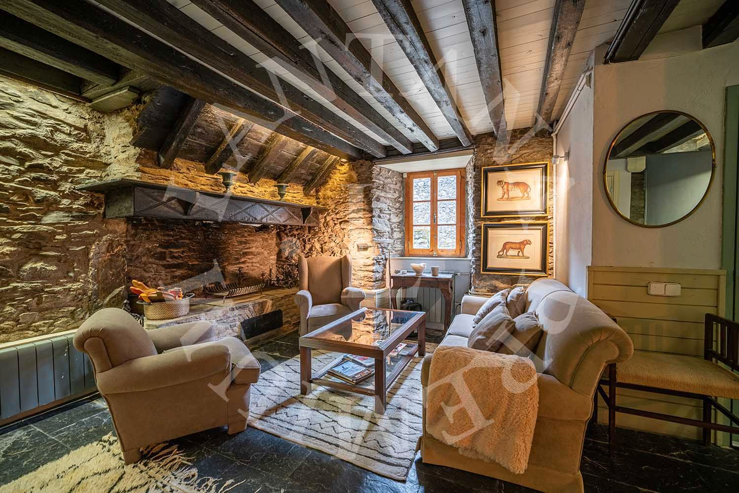 Sala d'estar de Finca rústica en venda en Vielha e Mijaran amb Calefacció, Jardí privat i Parquet