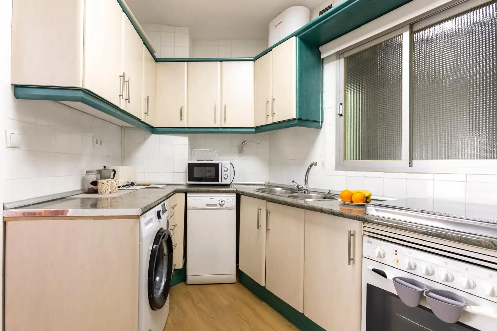 Cocina de Piso de alquiler en Torrenueva Costa con Aire acondicionado, Terraza y Amueblado