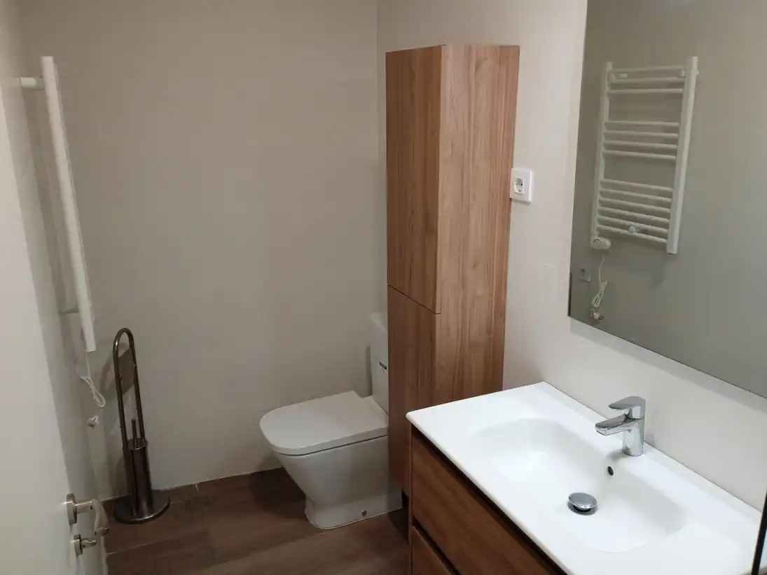 Bathroom of Ground floor for sale in Madrid  with Heating, Furnished and Washing machine
