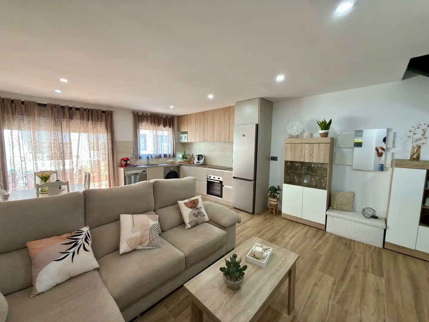 Sala de estar de Casa o chalet en venta en Santa Margarida I Els Monjos con Aire acondicionado, Jardín privado y Terraza