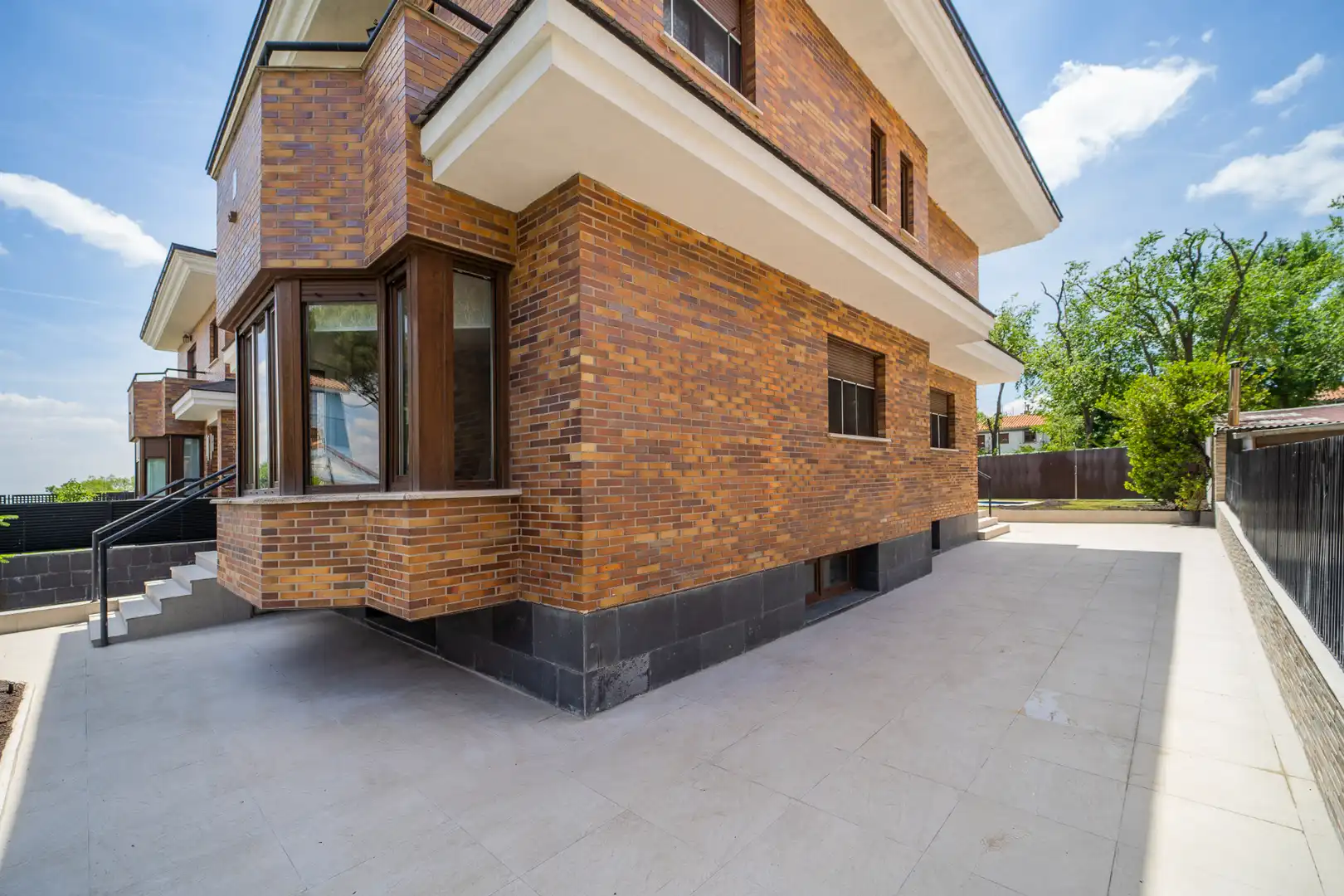 Vista exterior de Casa adosada en venta en Las Rozas de Madrid con Aire acondicionado, Calefacción y Jardín privado
