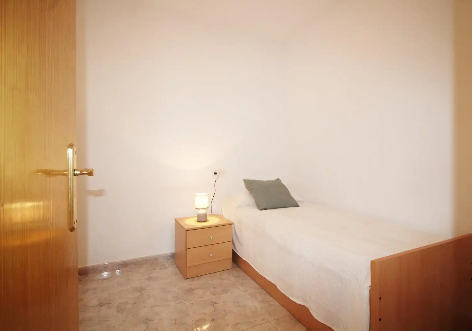 Habitación de Piso de alquiler en Oropesa del Mar / Orpesa con Aire acondicionado, Terraza y Amueblado