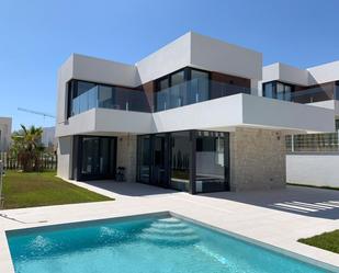 Vista exterior de Casa o xalet de lloguer en Finestrat amb Aire condicionat, Terrassa i Piscina