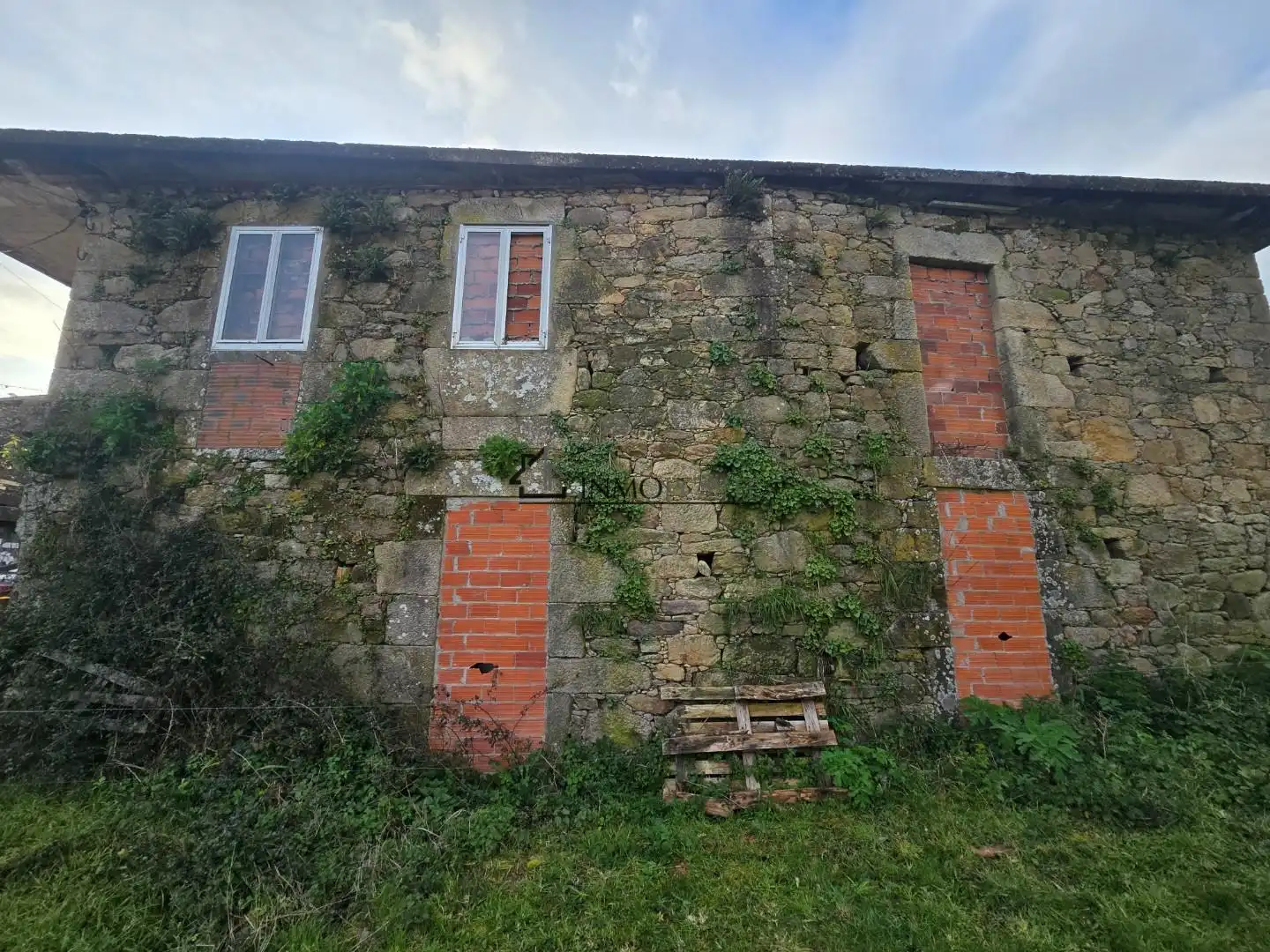 Außenansicht von Haus oder Chalet zum Verkauf in A Estrada  mit Privatgarten