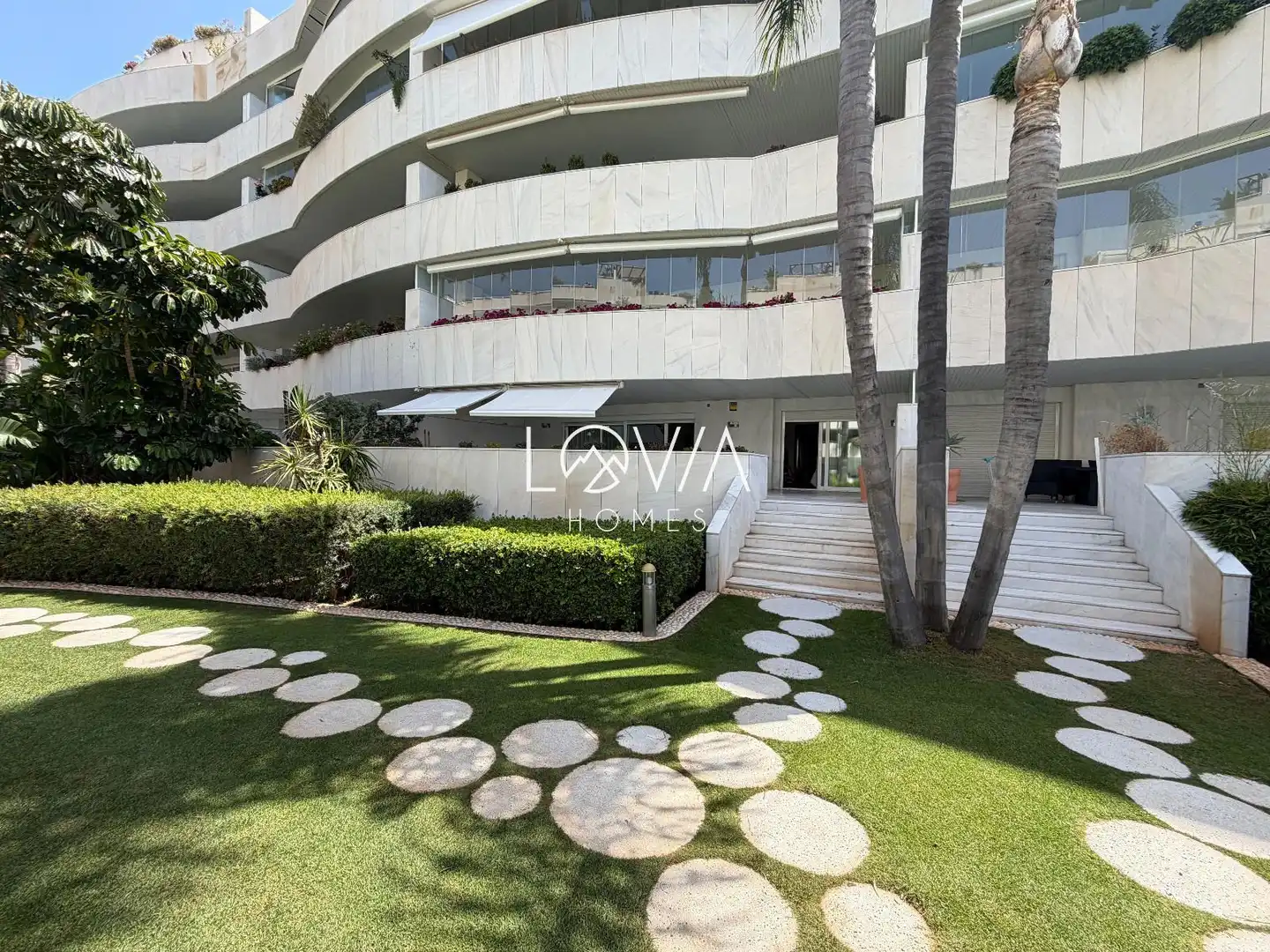 Vista exterior de Pis en venda en Marbella amb Terrassa, Traster i Piscina