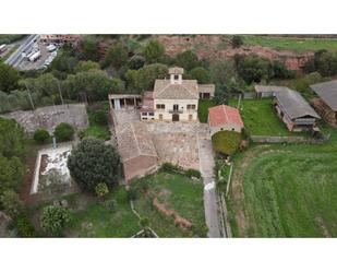 Vista exterior de Finca rústica en venda en Manresa amb Jardí privat, Terrassa i Piscina