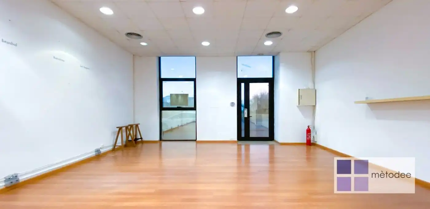 Office space with lift to rent in Carrer de la Bobinadora, imagen 4