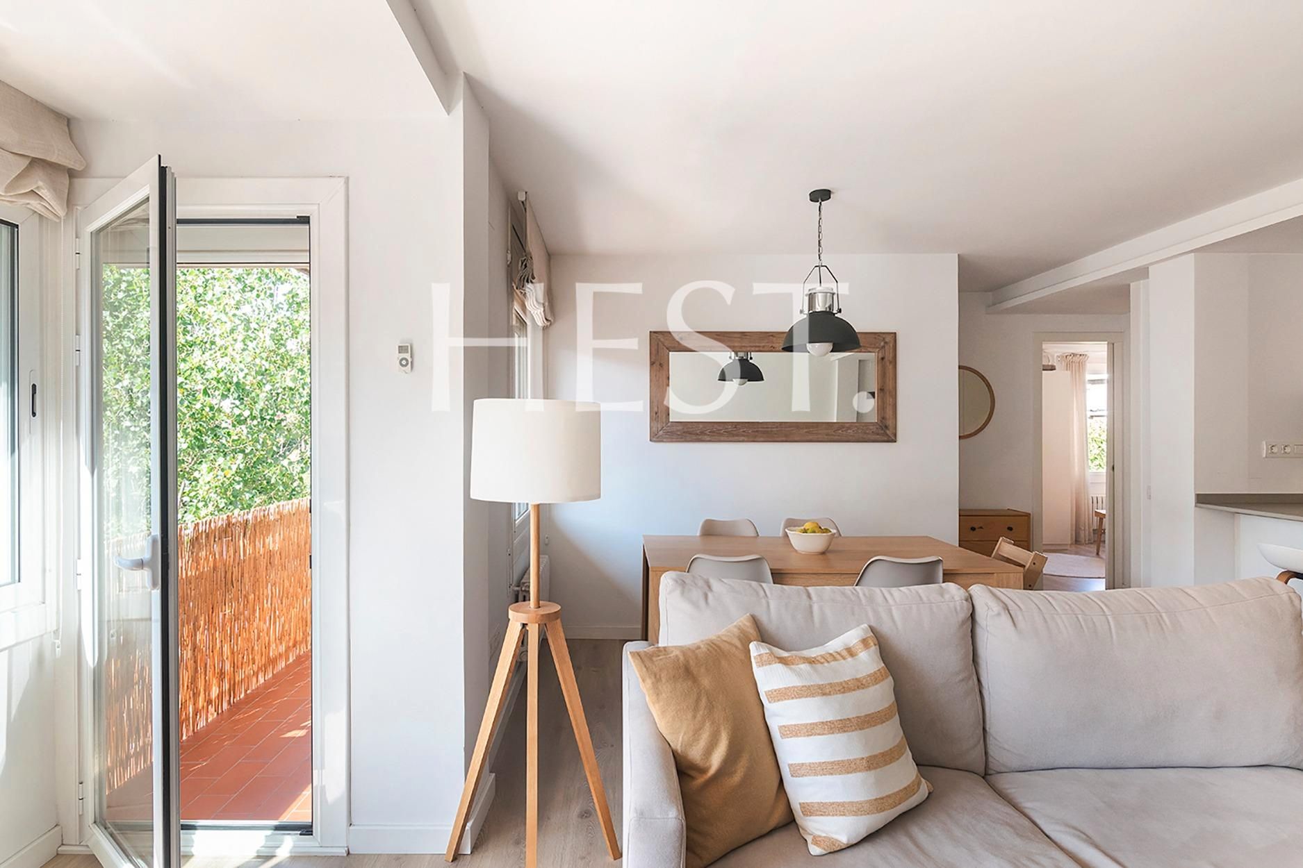 Living room of Flat for sale in  Barcelona Capital  with Heating, Parquet flooring and Balcony