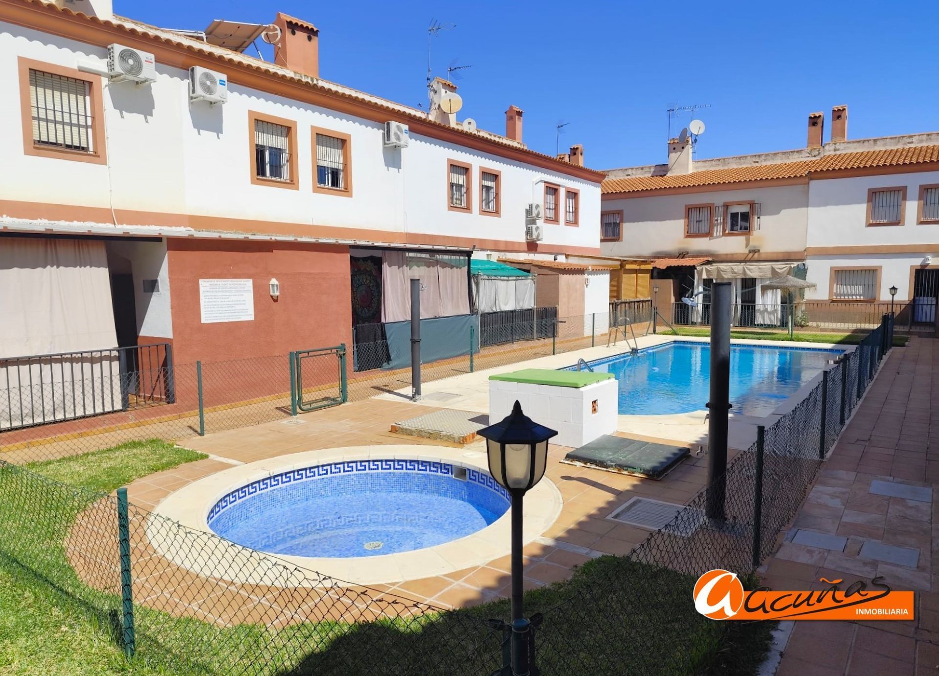 Swimming pool of Single-family semi-detached for sale in Fuente de Piedra  with Air Conditioner, Terrace and Storage room
