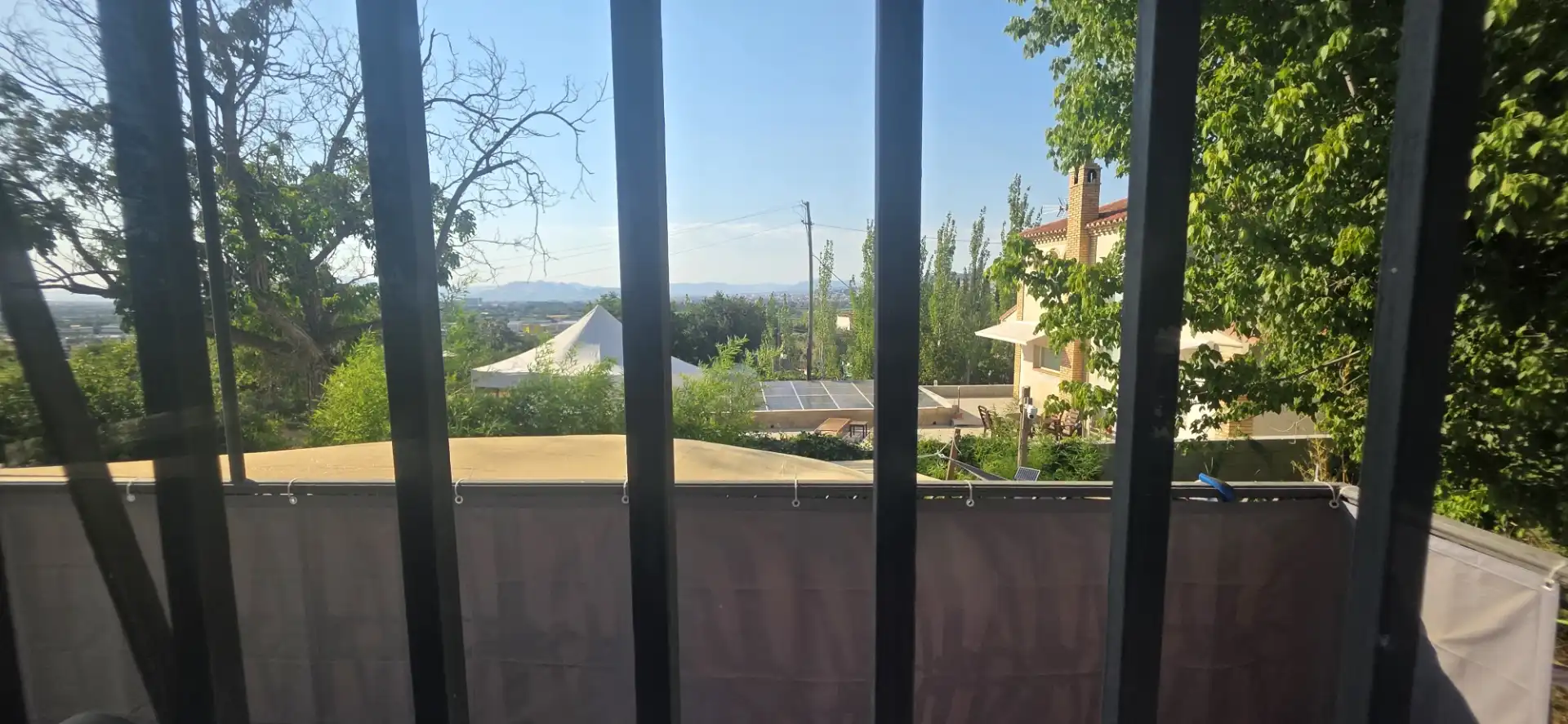 Vista exterior de Casa o xalet en venda en La Zubia amb Aire condicionat, Terrassa i Piscina