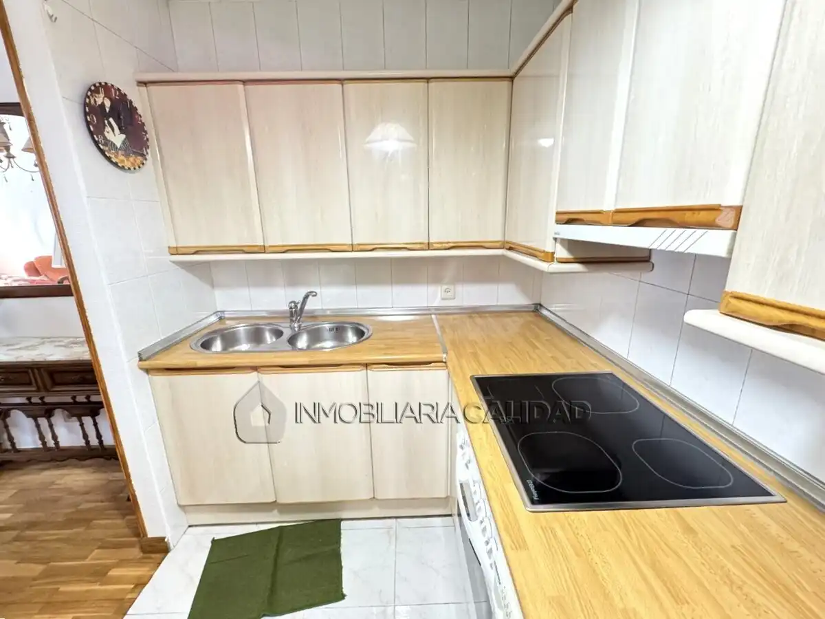 Cocina de Piso de alquiler en Burgos con Calefacción y Amueblado
