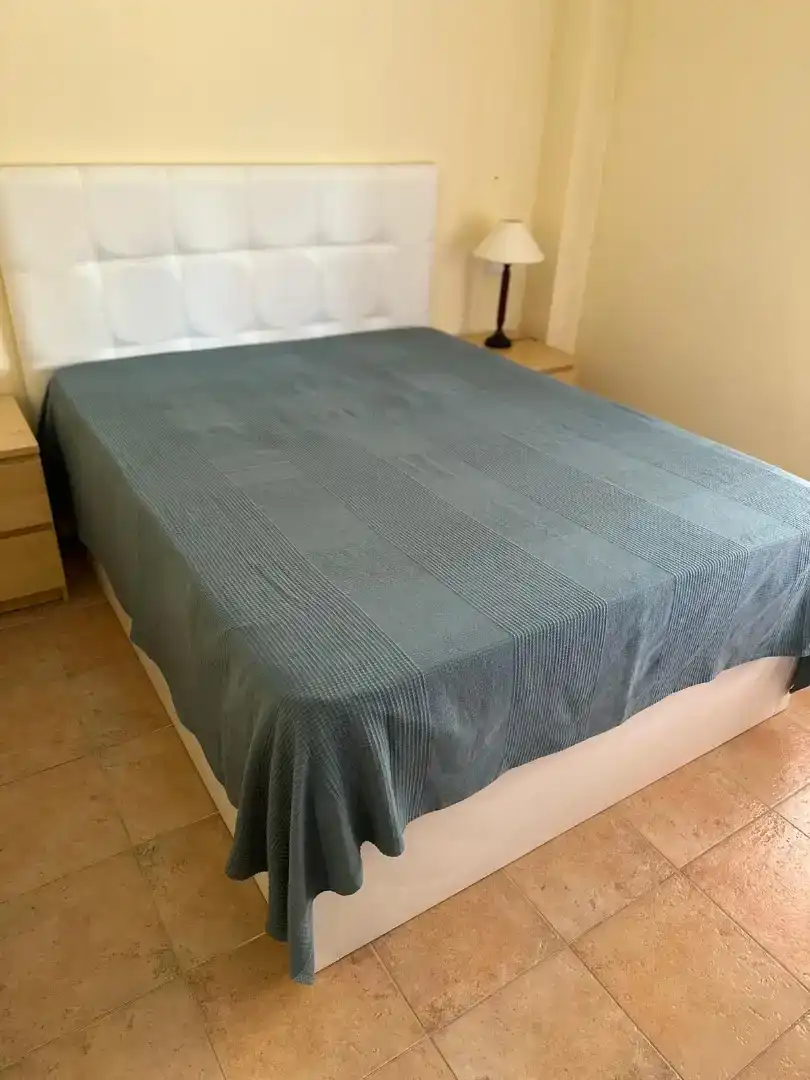 Dormitori de Pis de lloguer en Ayamonte amb Aire condicionat, Jardí privat i Parquet