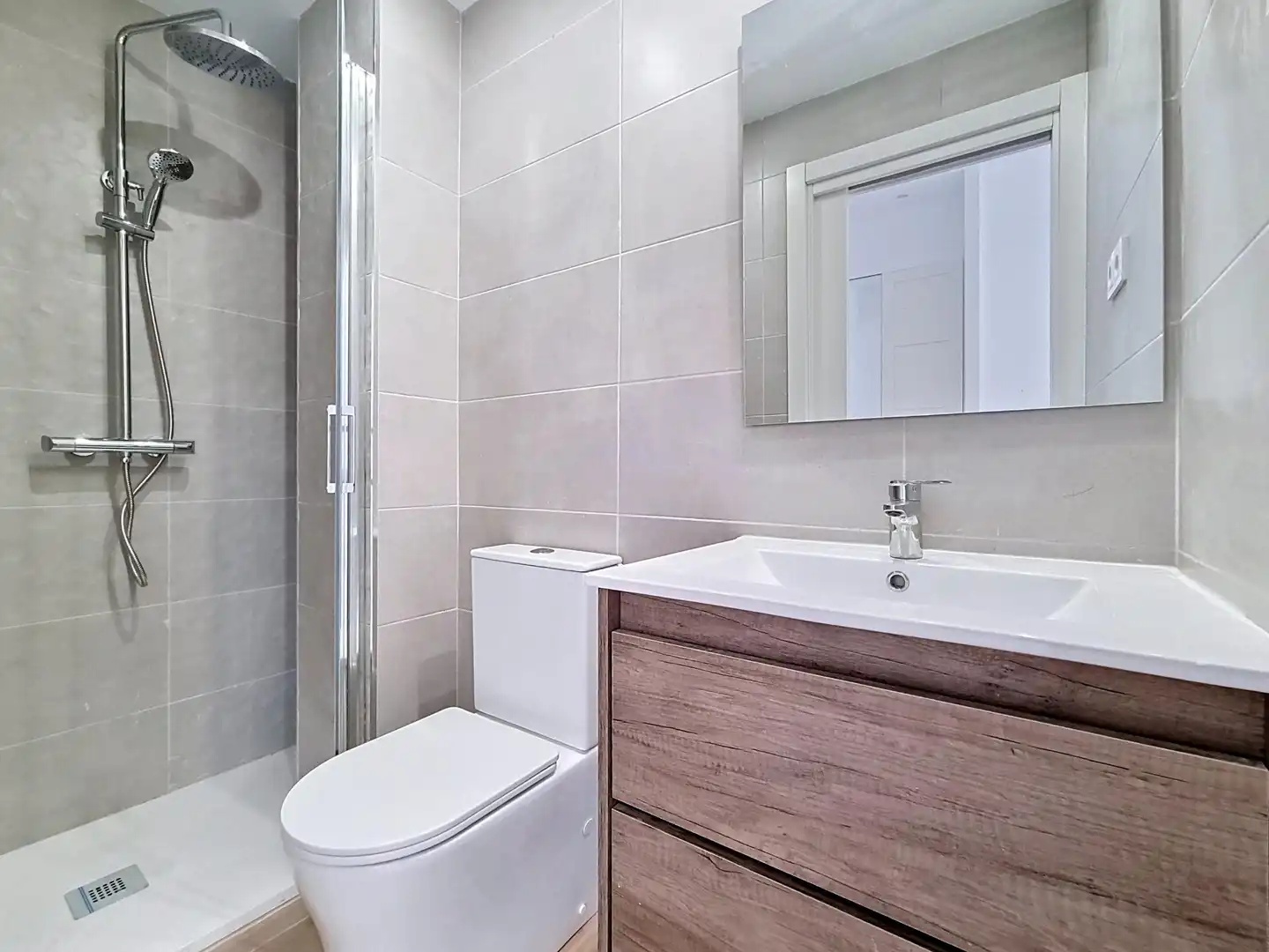 Baño de Piso en venta en Madrid con Calefacción y Alarma