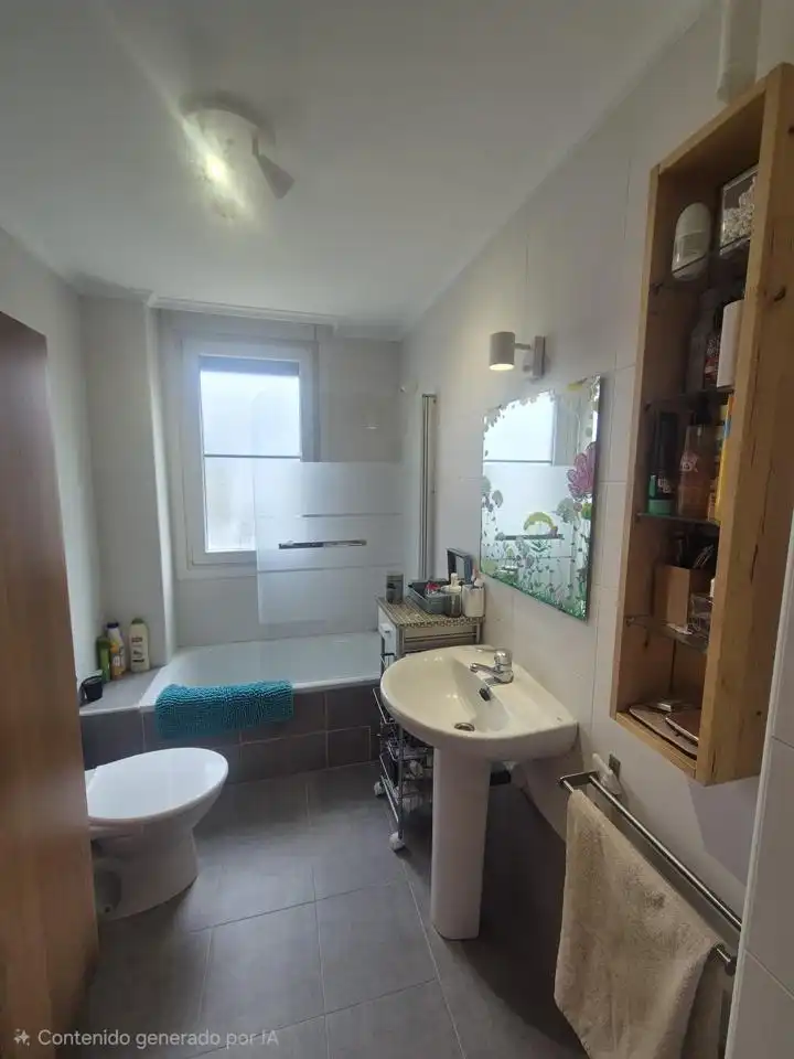 Badezimmer von Erdgeschoss zur Miete in Hazas de Cesto mit Heizung und Möbliert