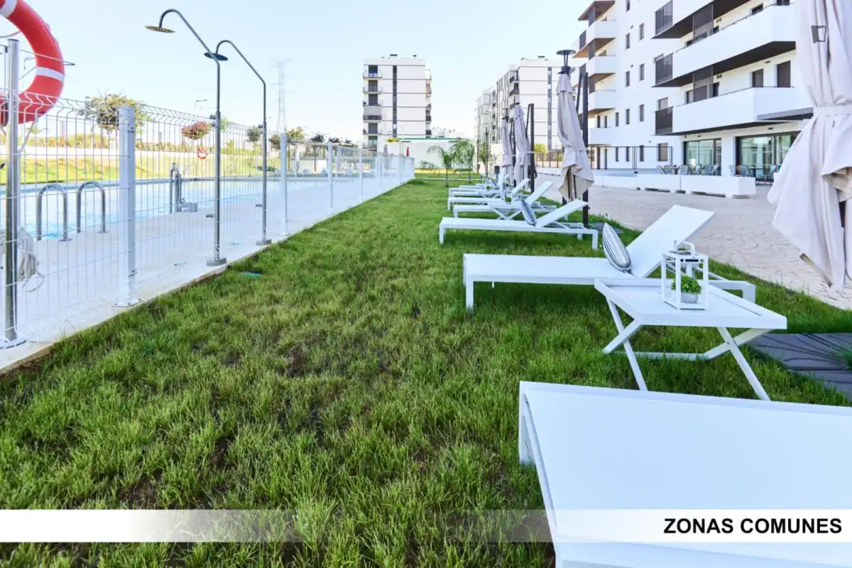 Piscina de Apartament per a compartir en Dos Hermanas amb Aire condicionat, Calefacció i Moblat