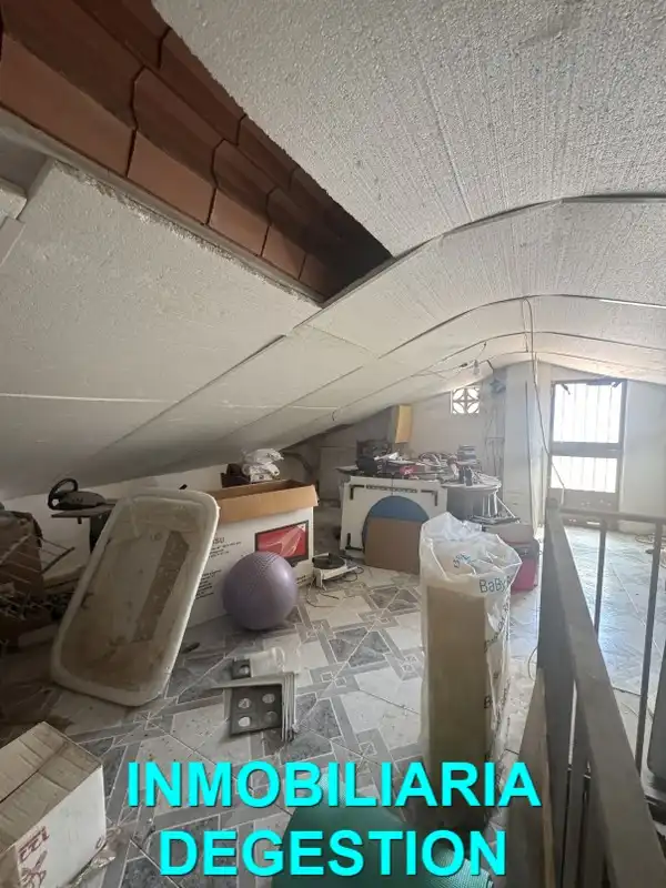 Casa adosada en venda en Linares amb Aire condicionat, Calefacció i Jardí privat