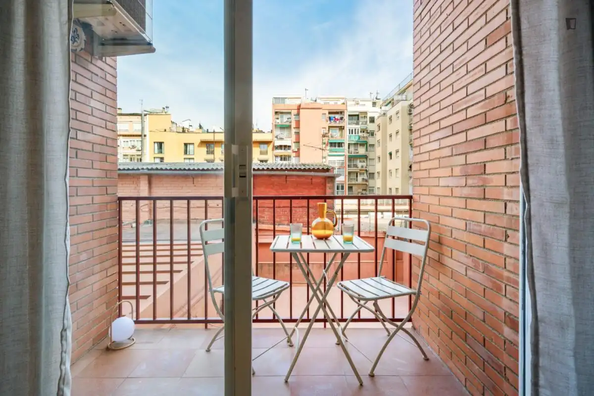 Terraza de Apartamento para compartir en Barcelona con Aire acondicionado, Calefacción y Amueblado