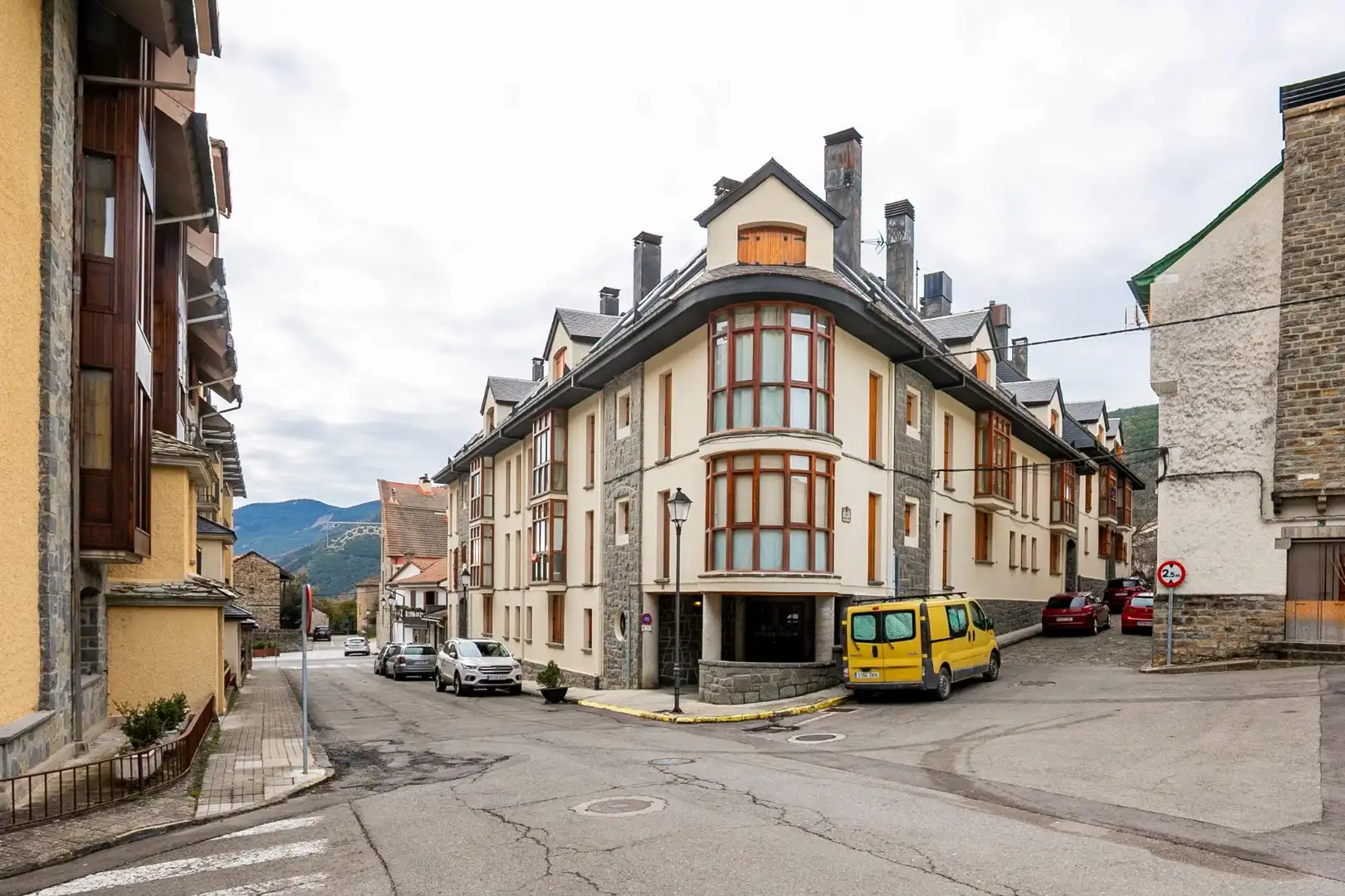 Vista exterior de Dúplex en venta en Biescas con Calefacción