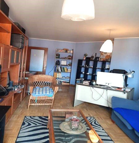 Sala d'estar de Pis en venda en Oviedo  amb Calefacció i Traster