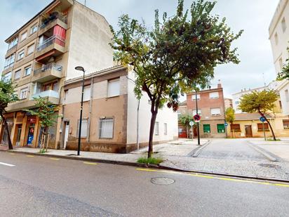 Vista exterior de Casa o xalet en venda en  Zaragoza Capital amb Aire condicionat, Calefacció i Parquet