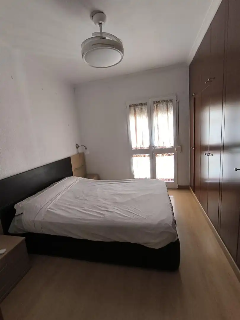 Habitación de Piso de alquiler en Sevilla con Aire acondicionado, Trastero y Amueblado