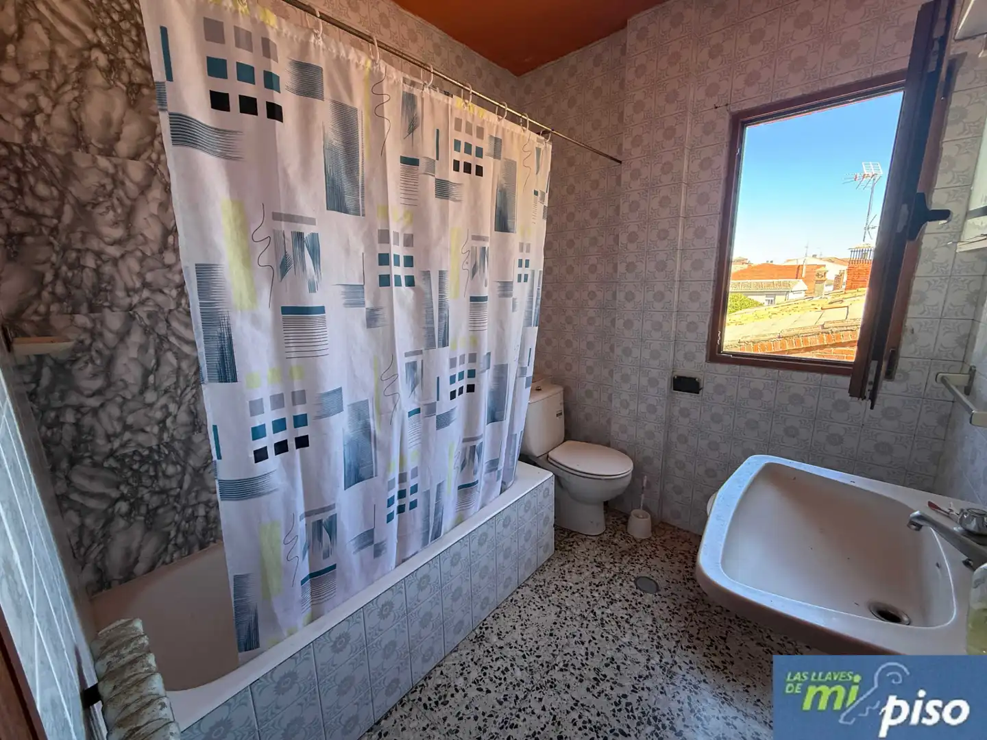 Bathroom of Attic for sale in Portillo  with Heating, Terrace and Oven