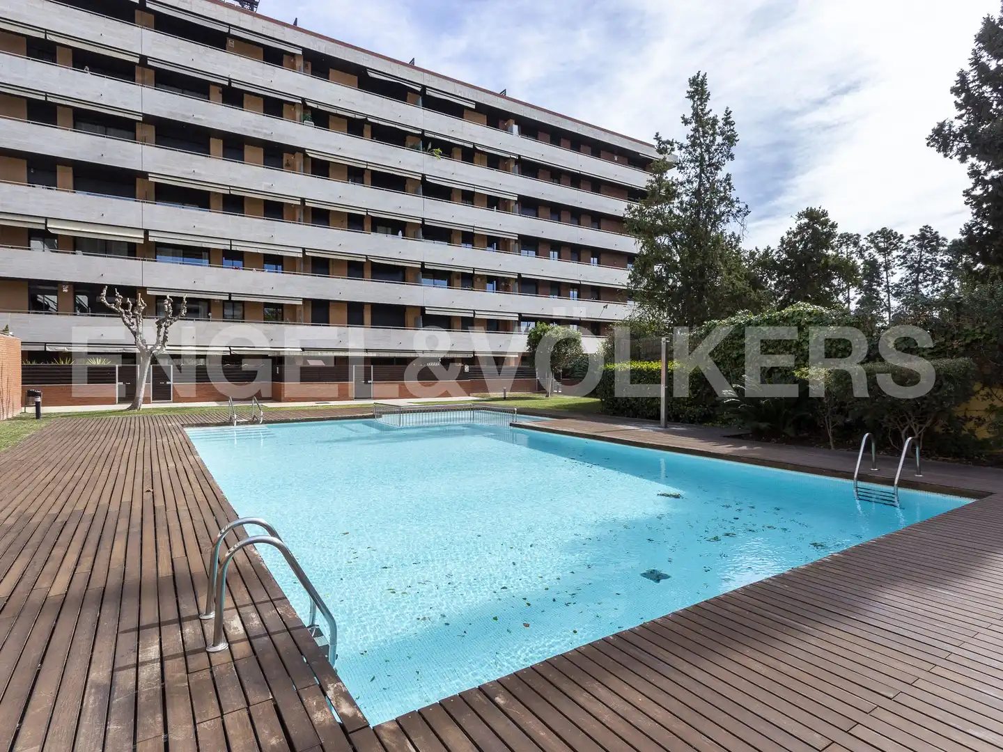Swimming pool of Flat for sale in Vilanova i la Geltrú  with Air Conditioner, Heating and Private garden