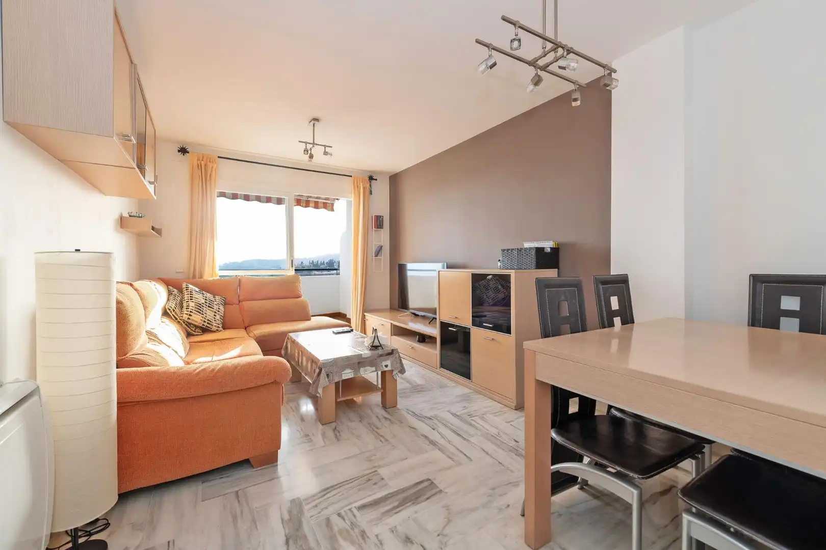 Sala de estar de Piso en venta en Rincón de la Victoria con Aire acondicionado, Terraza y Piscina comunitaria